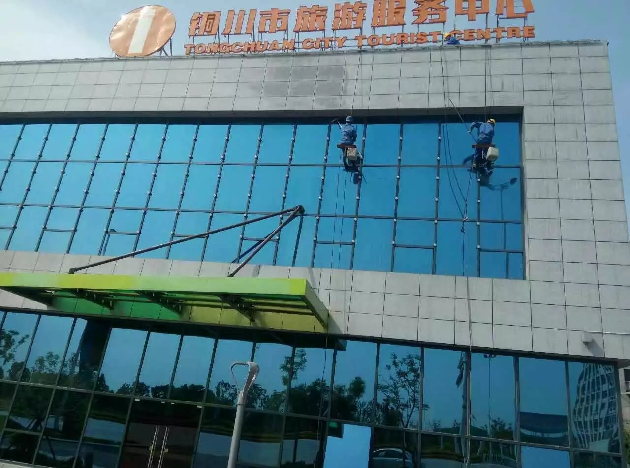 西安專業(yè)室內(nèi)開荒保潔，精保潔上門服務(wù)，不滿意不收費(fèi)(圖1)